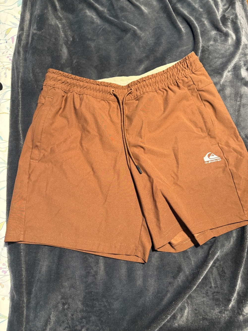 Men’s M medium Quiksilver Rust Brown Elastic Waist w/ drawstring Shorts